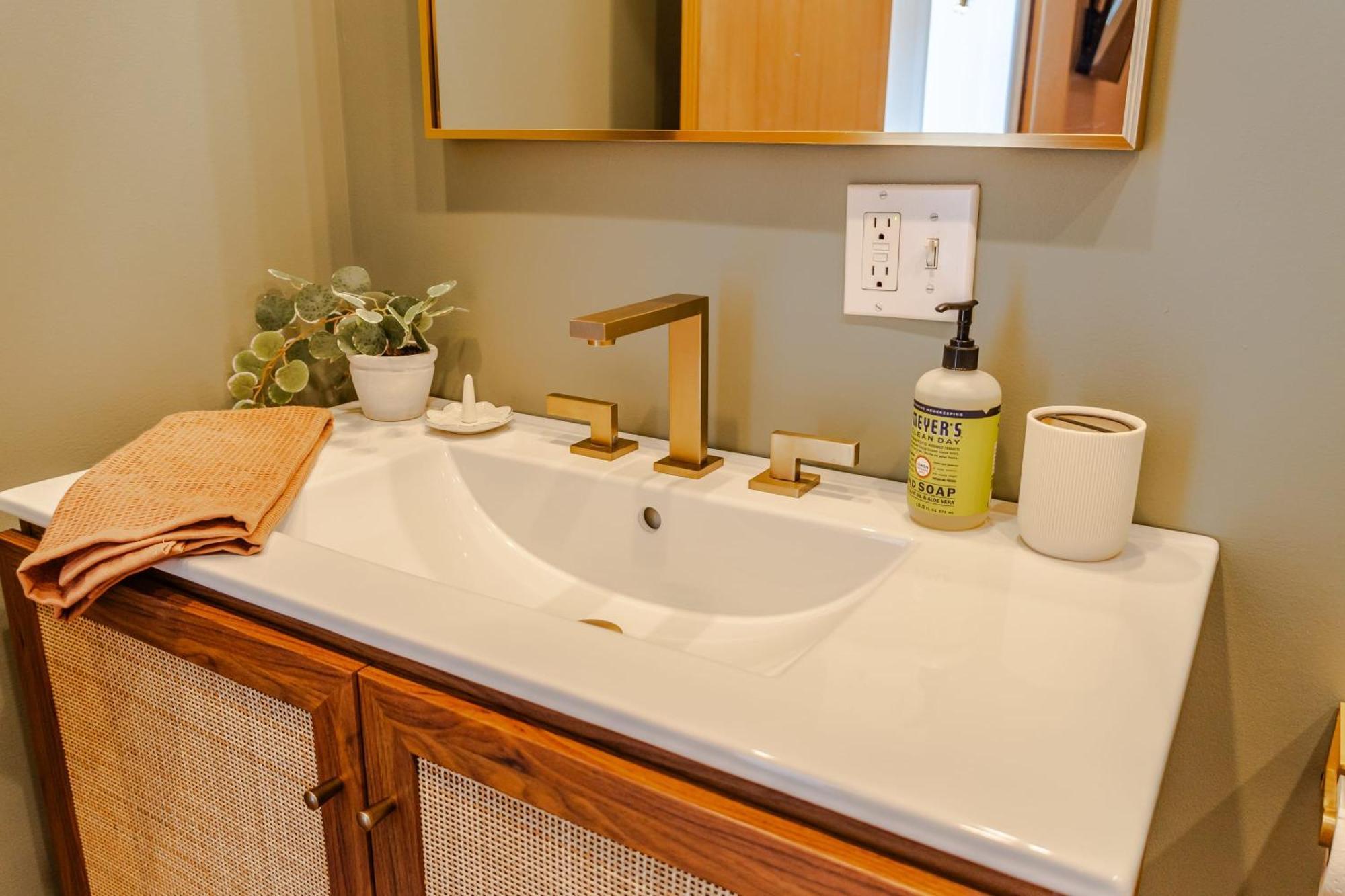 Apartment Groovy In The Vibrant Nulu District
