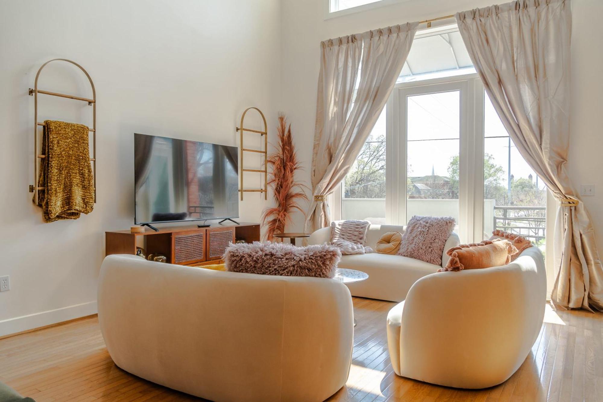 Groovy In The Vibrant Nulu District Apartment Louisville