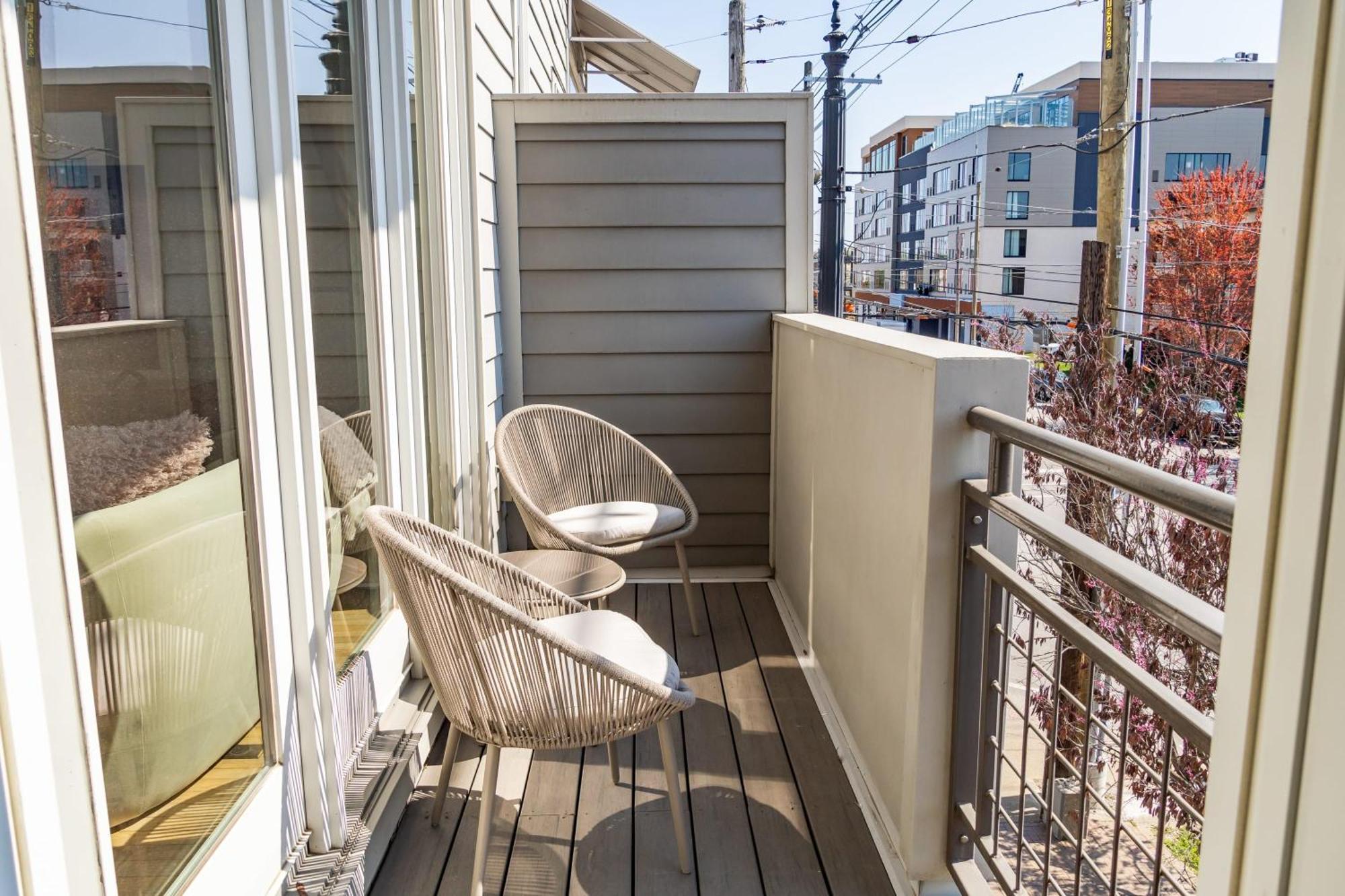 Apartment Groovy In The Vibrant Nulu District
