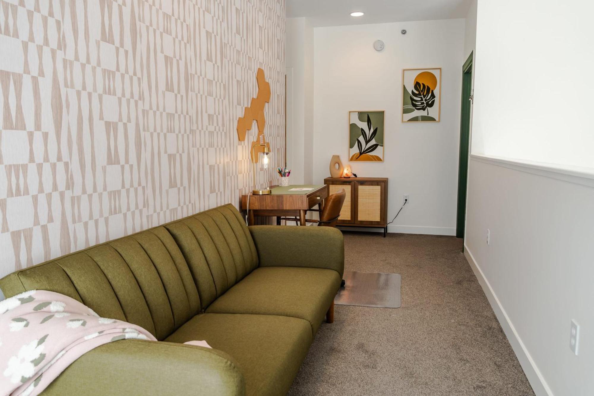Groovy In The Vibrant Nulu District Apartment *