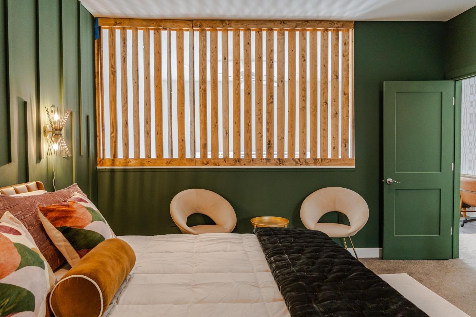 Groovy In The Vibrant Nulu District Apartment *